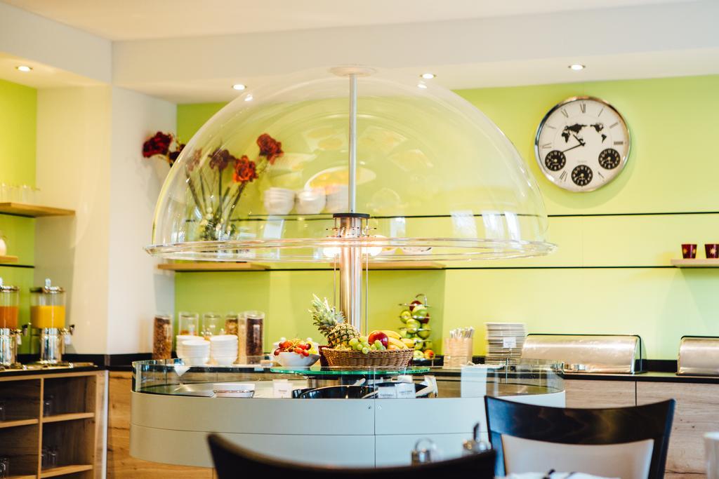 Hotel Astoria Бон Екстериор снимка